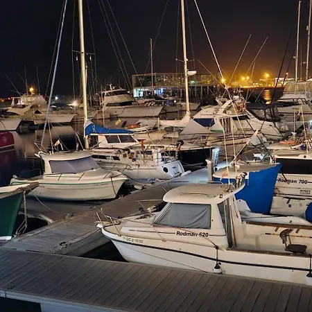 아파트 Caleta Ii
